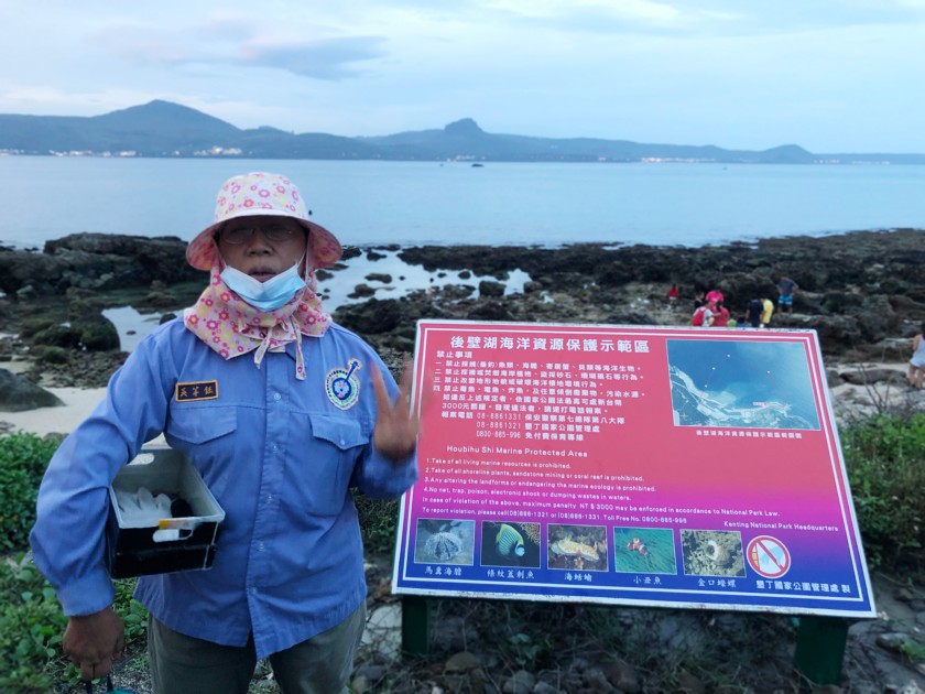 導覽員吳芊鈺是在地 大光 居民，從小在這片海域玩耍