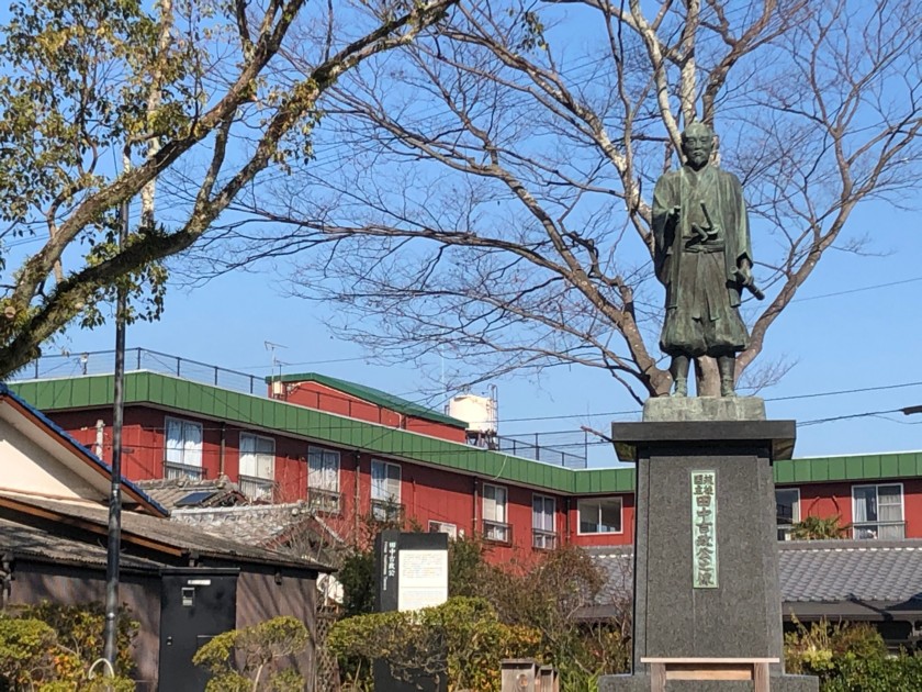 田中吉政雕像