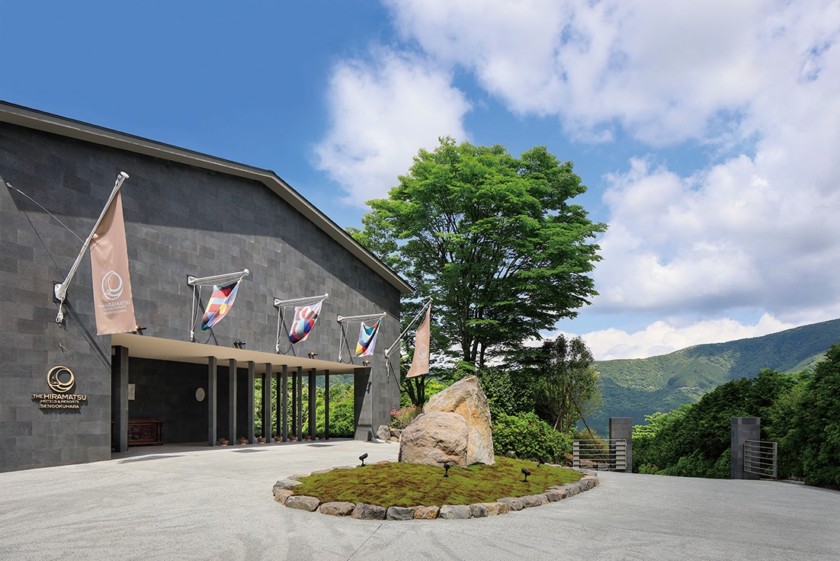 HIRAMATSU HOTELS & RESORTS SENGOKUHARA 即背倚台岳、面朝湖山獨立於世。