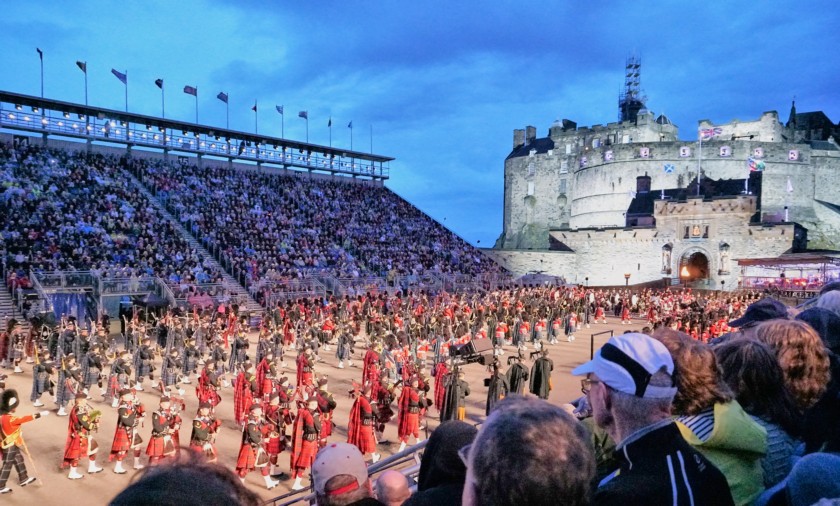 愛丁堡 軍樂節又稱 愛丁堡 軍操表演，是一年一次的盛大節慶，吸引世界各地前來共襄盛舉。