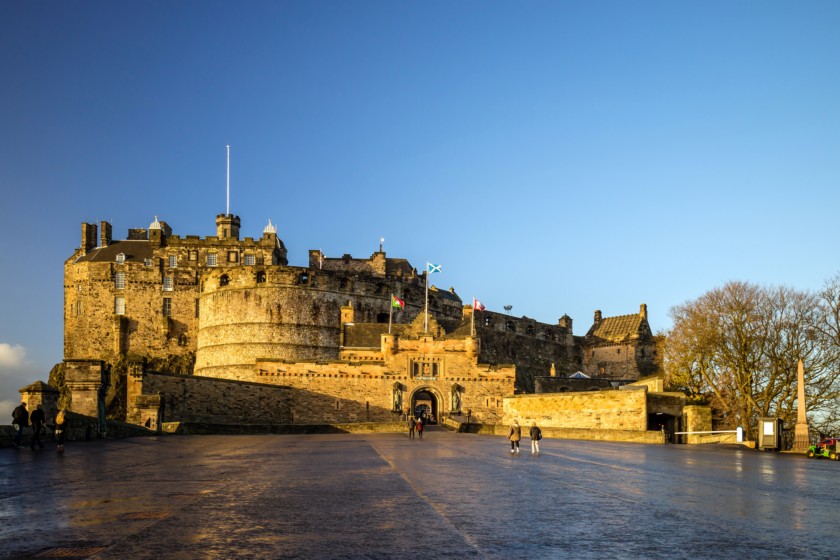 愛丁堡 像是一本建築歷史，一座城、十種不同建築。