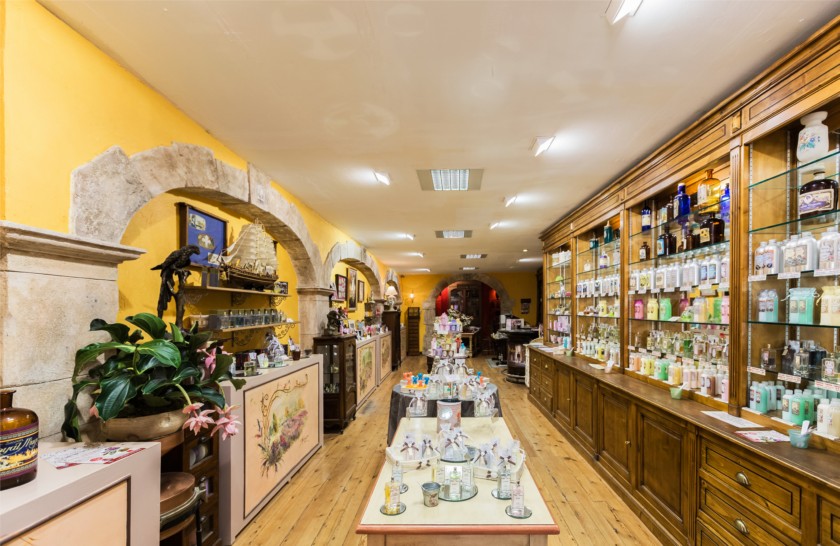 世界香水之都 格拉斯小鎮 的國際香水博物館 。