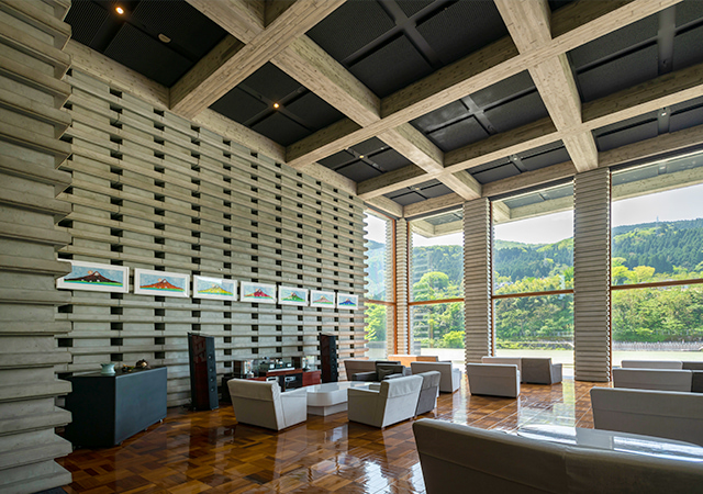 RIVER RETREAT雅樂俱