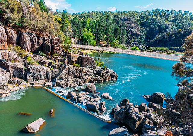 卡德奈特峽⾕ Cataract Gorge Reserve