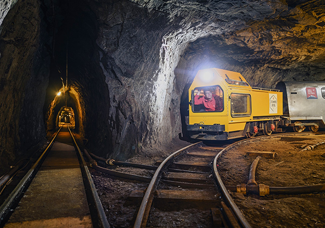 貝克斯鹽礦洞穴探險The Bex Salt Mines