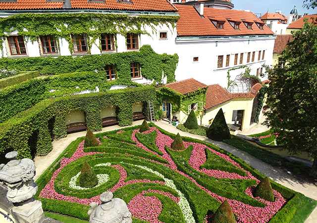 維巴庭園 Vrtba Garden