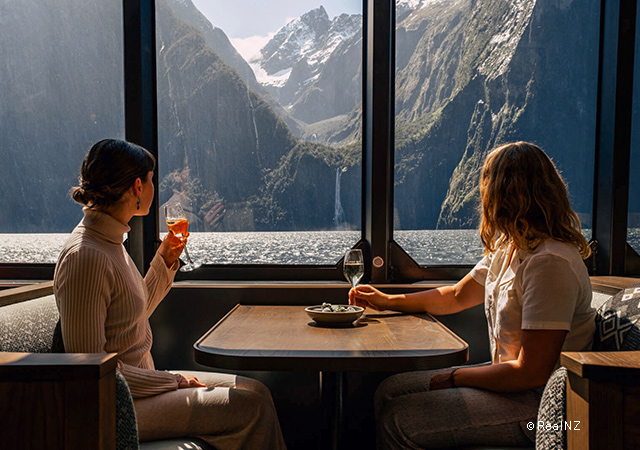 尊享遊船Milford Sound Business Class