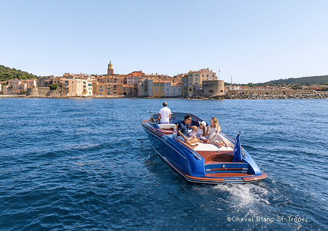 私人遊艇海上的一天A Day at Sea