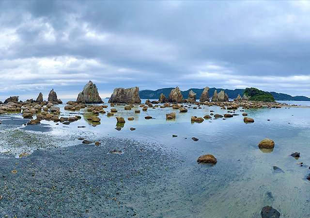 橋杭岩