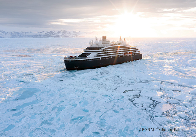 極地日不落幻景