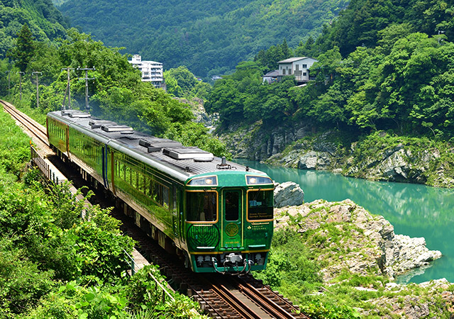 【星光燦爛Ｘ高松物語】壯闊四國．千年物語觀光列車．水族館．雙溫泉五日／六日